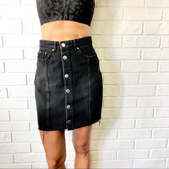 H&M 90s style button front high waist denim skirt
